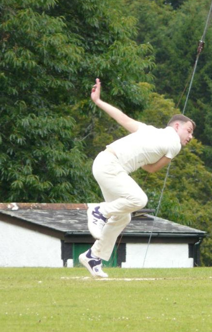 Mat Ogley bowls at Boconnoc, 2023